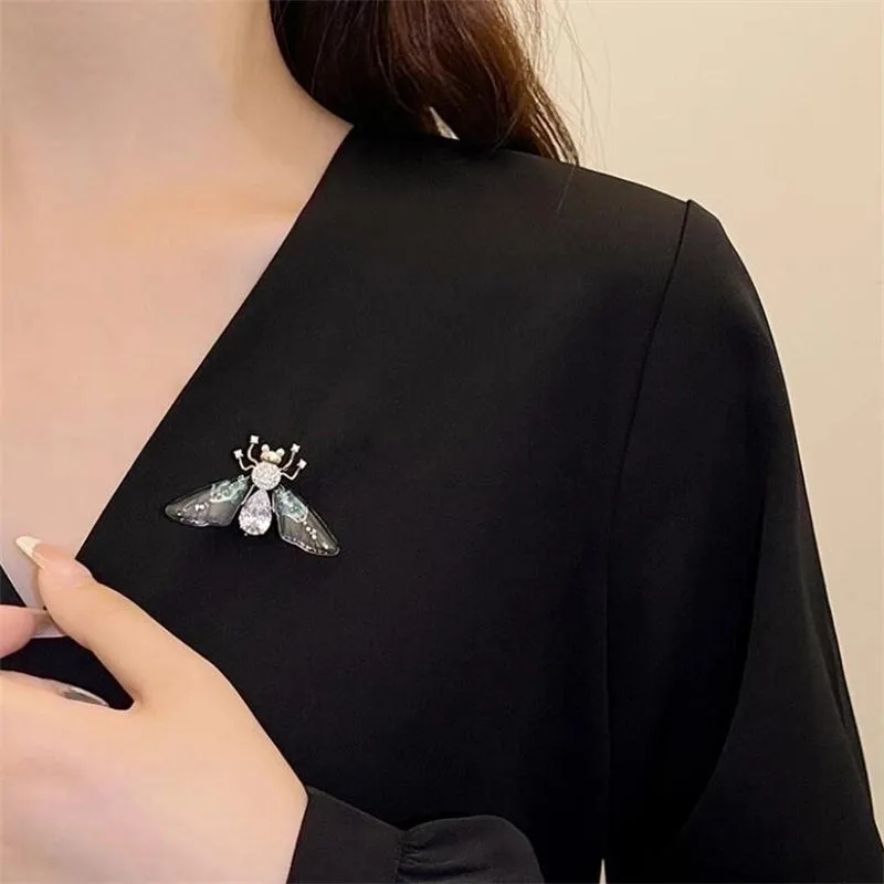 Elegant Retro Bee Alloy Resin Inlay Rhinestones Women's Brooches 1 Piece