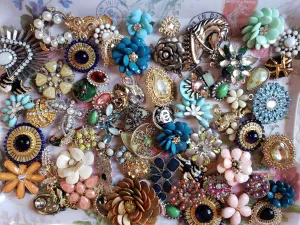 Fashion Costume Brooches Bundle 15 Pieces Assorted Styles