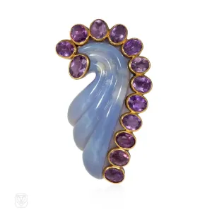 Retro Suzanne Belperron carved chalcedony and amethyst brooch