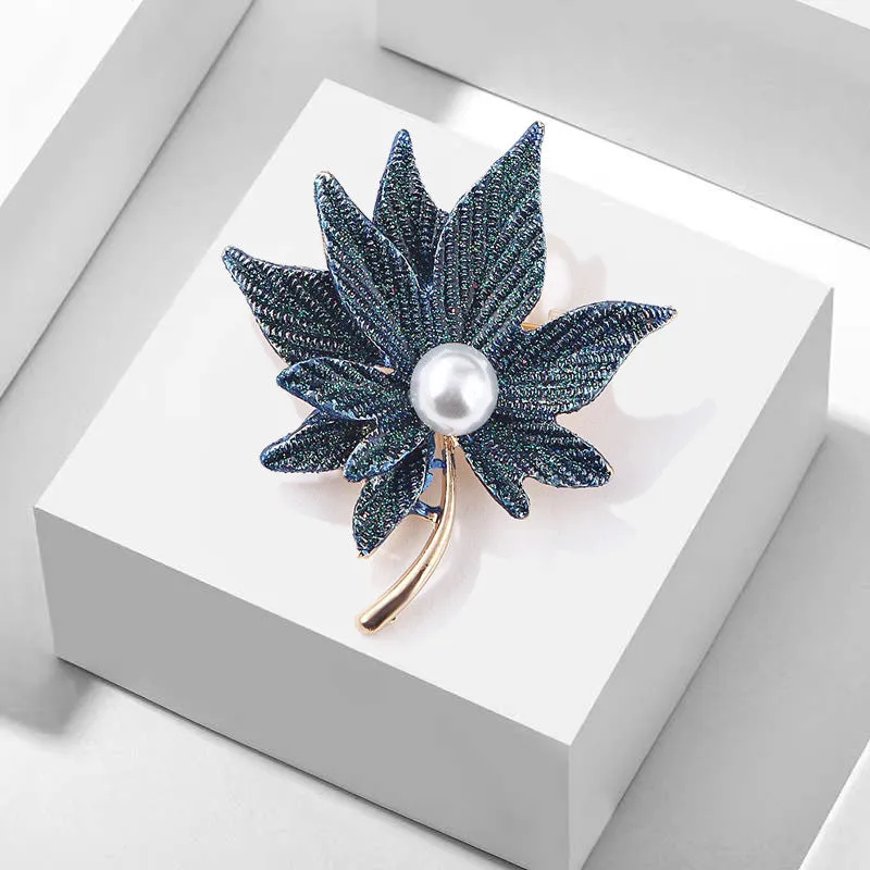 SB335 - Retro Maple Leaf Brooch