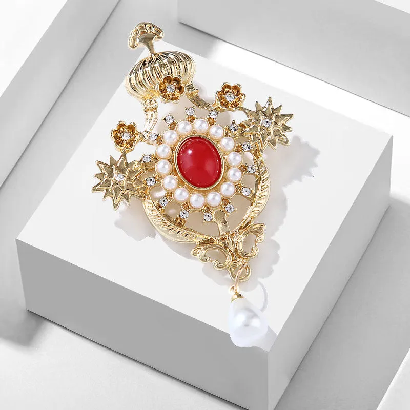 SB356 - Retro Crown Brooch